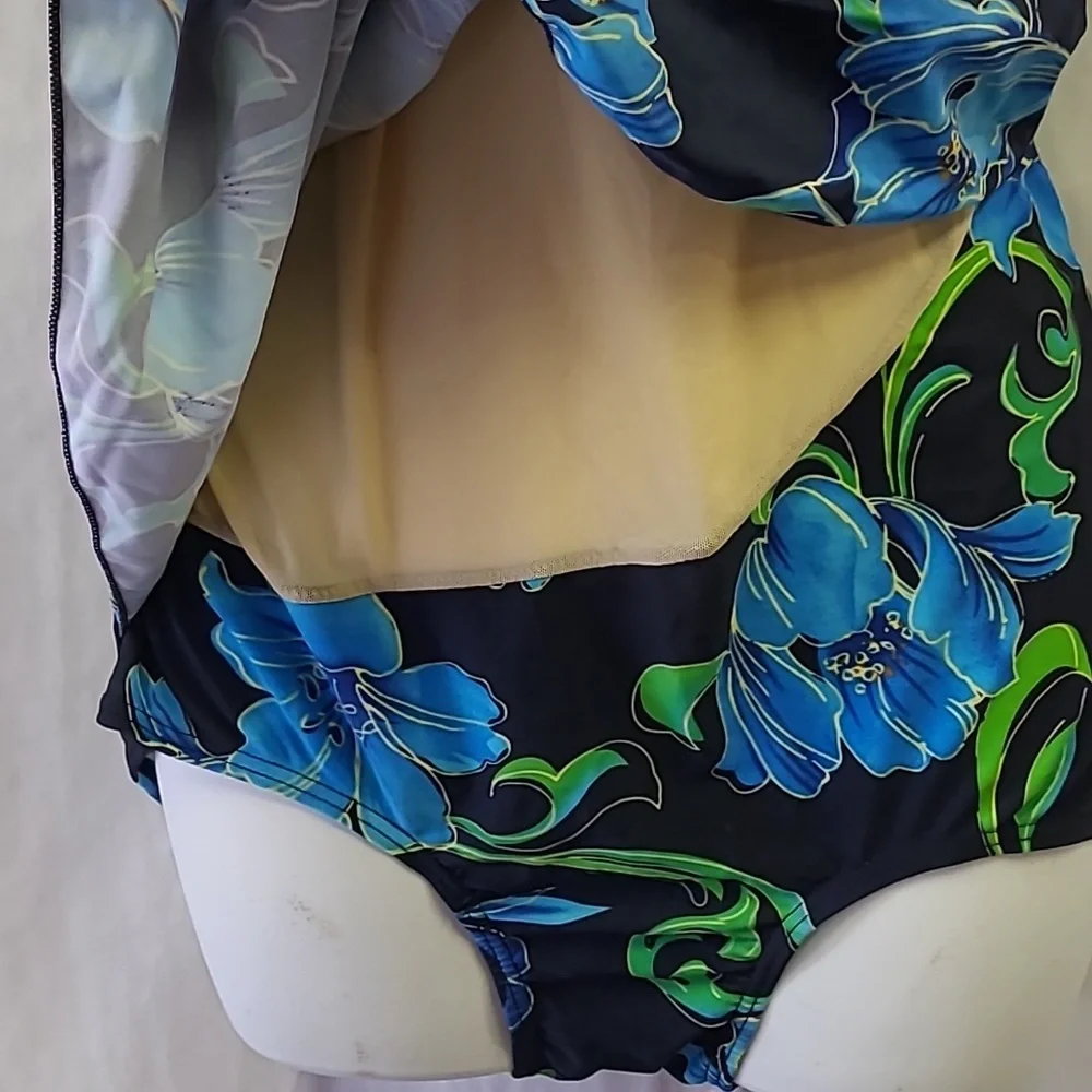Bathing suit one piece - Picture 2 of 8